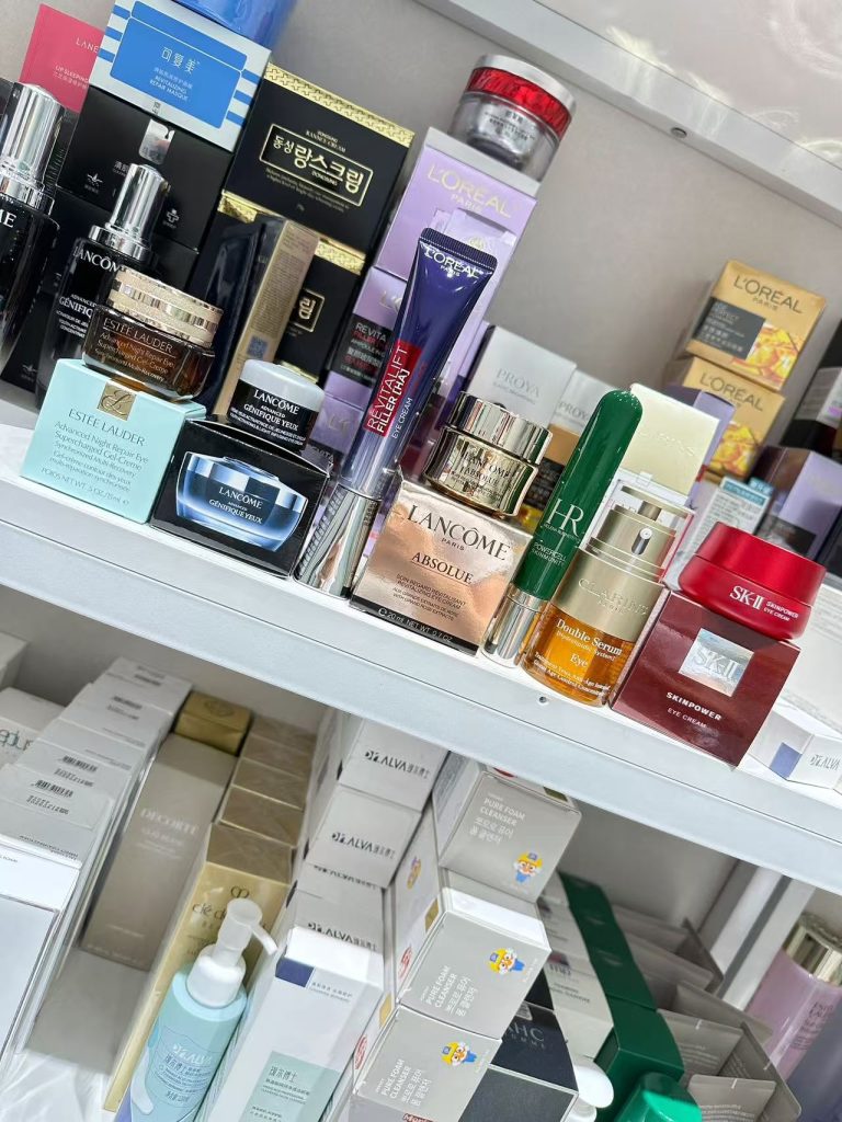 多品牌美妆产品陈列